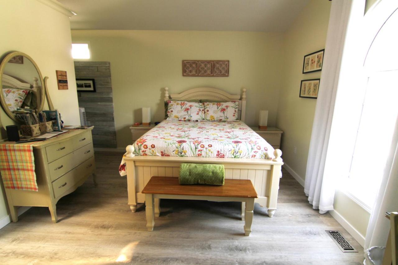 Sunshine And Wine Loft Hotell Penticton Exteriör bild