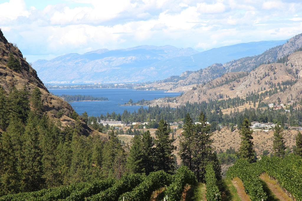 Sunshine And Wine Loft Hotell Penticton Exteriör bild